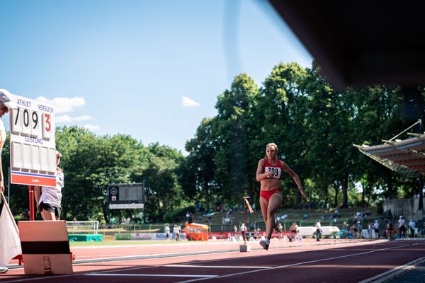 Caroline Joyeux (LG Nord Berlin) im Dreisprung am 02.07.2022 waehrend den NLV+BLV Leichtathletik-Landesmeisterschaften im Jahnstadion in Goettingen (Tag 1)